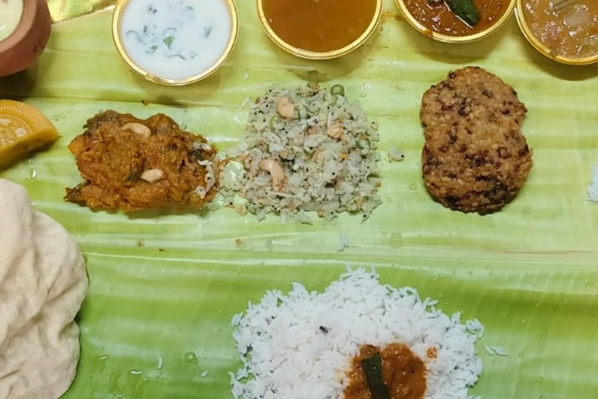 Wedding Catering Services in Chennai - Sri Venkateswara Catering Service, Chennai — traditional tamil wedding lunch on a banana leaf with rice and sides